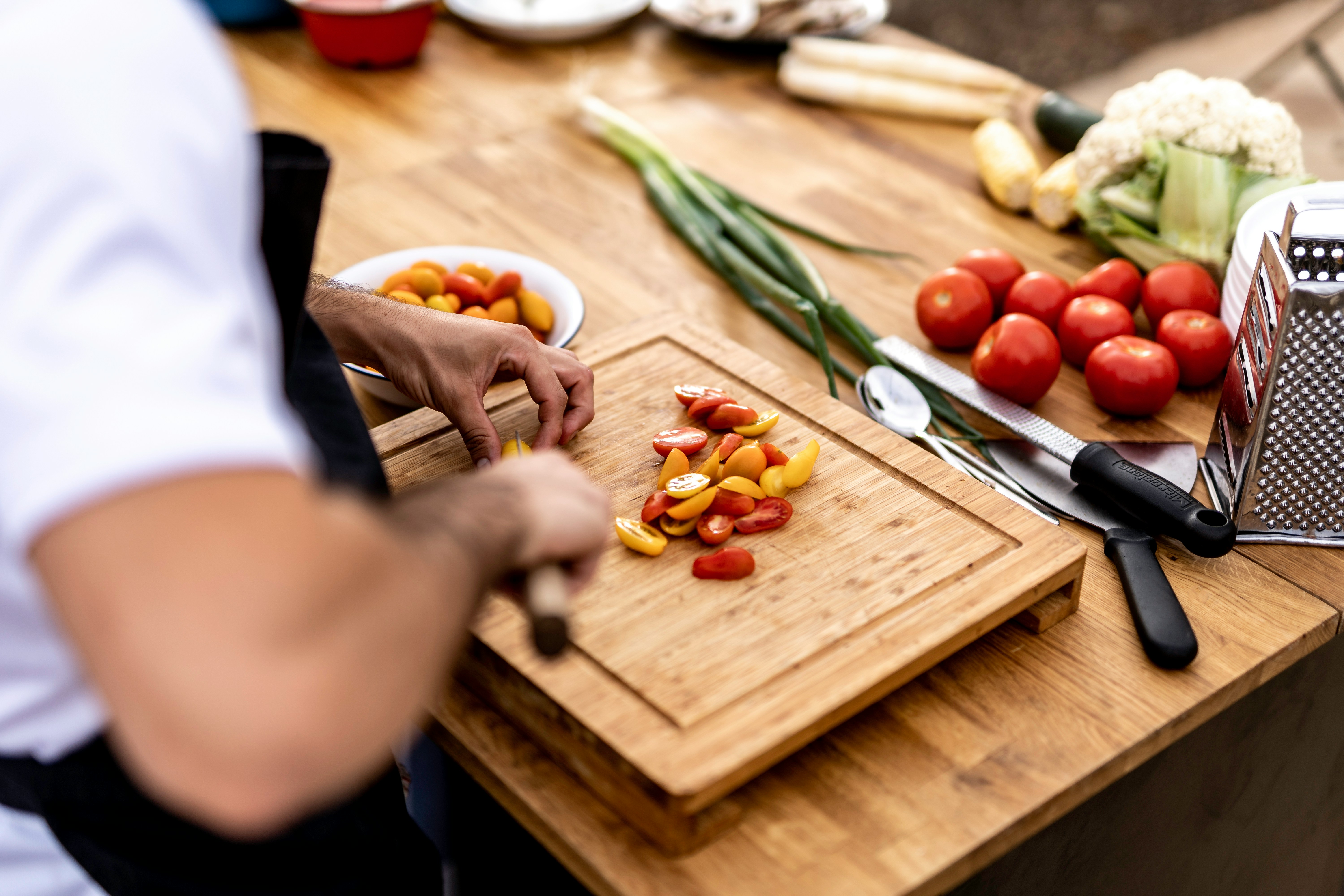 How AAA Food Handler Scaled to 400 New Customers Daily  cover image